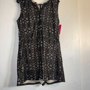 Black Lace Sleeveless Romper Pre-Owned